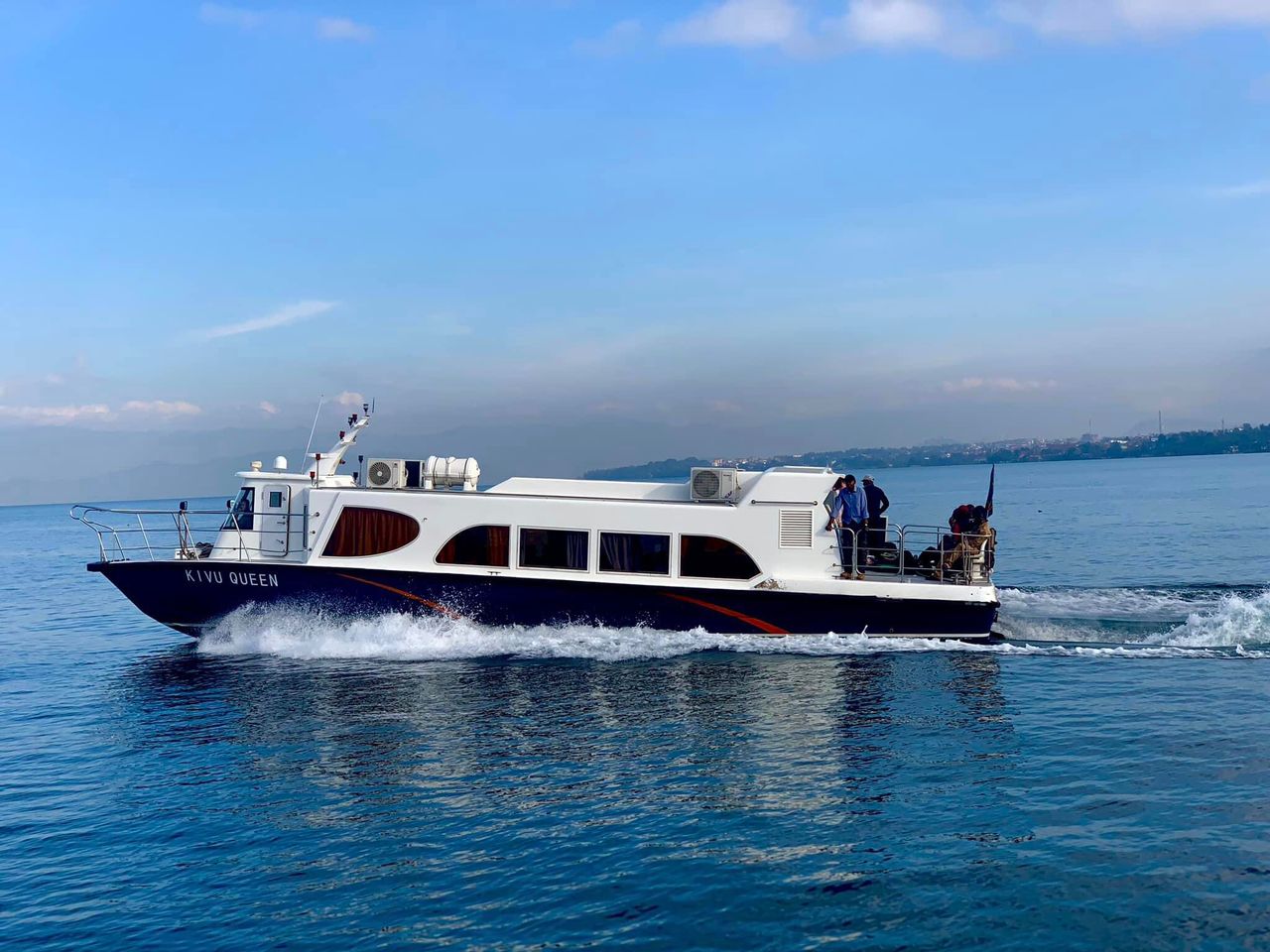 Le Kivu Queen navigue sur le lac Kivu