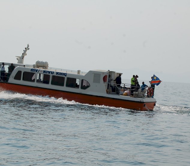 Le MV Kivu King traverse le lac Kivu